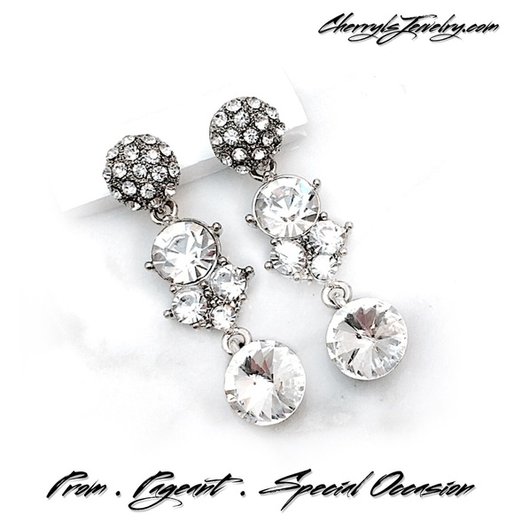 Clear Austrian Crystal Earrings. e1 - Picture 3 of 4